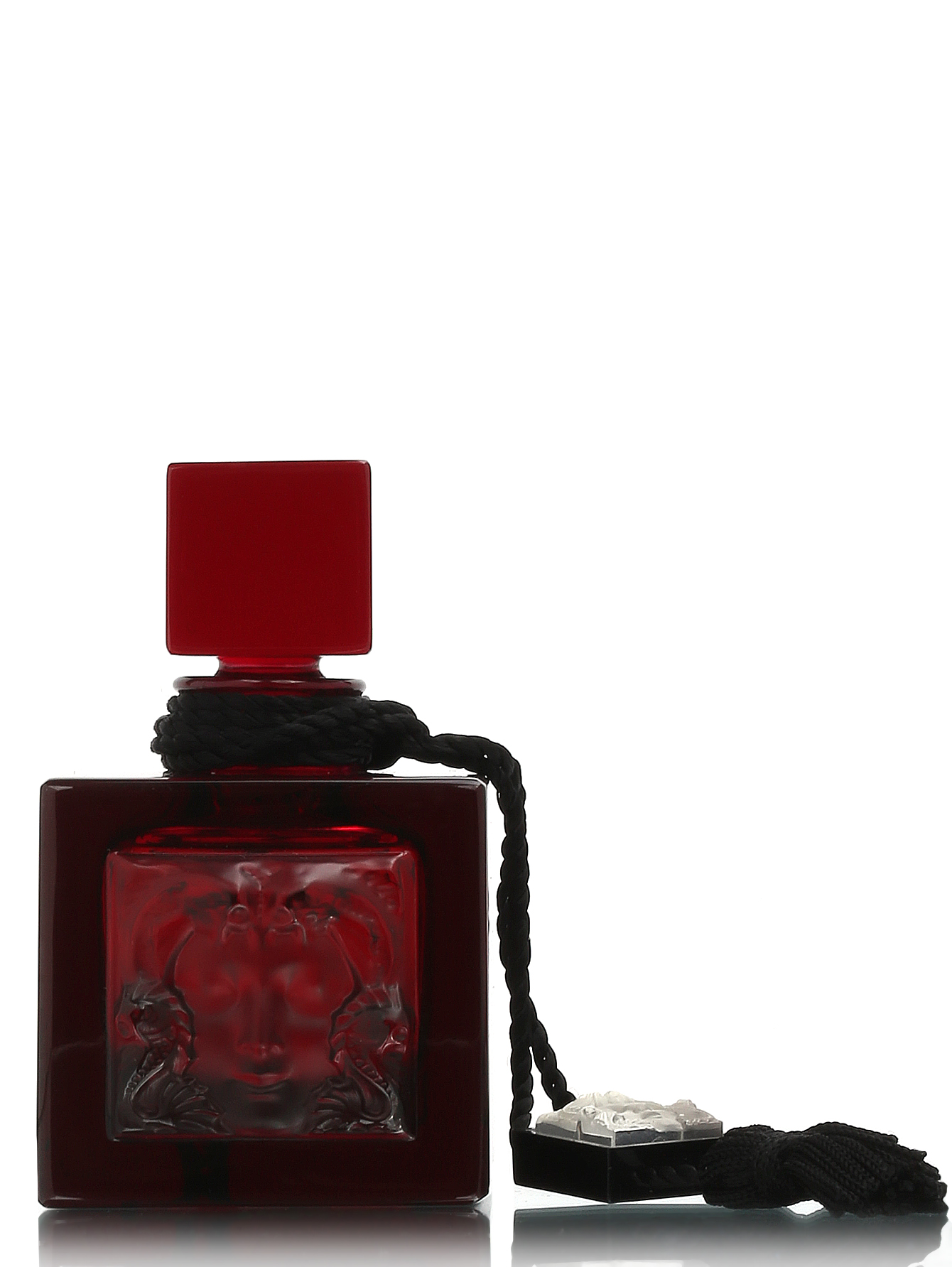 Туалетная вода в красном флаконе. Lalique духи 25 ml. Духи Лалик красные. Духи Лалик в квадратном флаконе. Лалик Парфюм черный флакон женские.